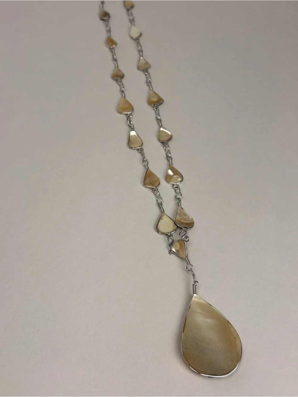 Teardrop Shell Pendant Necklace in Cream and Black - Women Jewelry